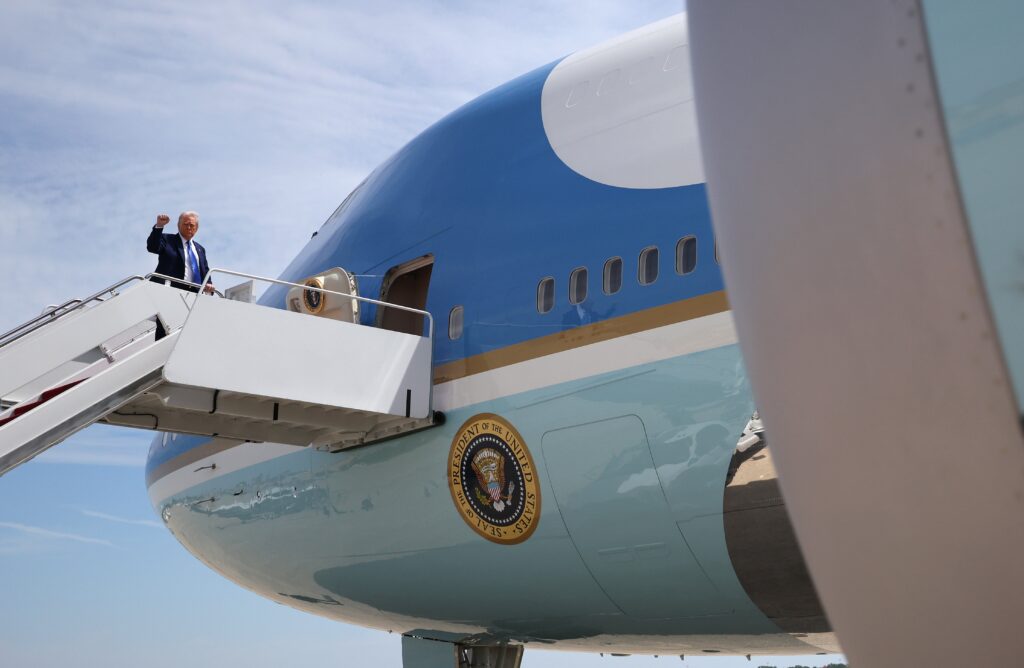 Why Obama Could’ve Never Gotten Away With Accepting a $400 Million Jet as a Gift Like Trump